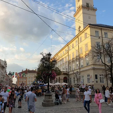 Cozy Apartment, 5mins To Opera Lviv