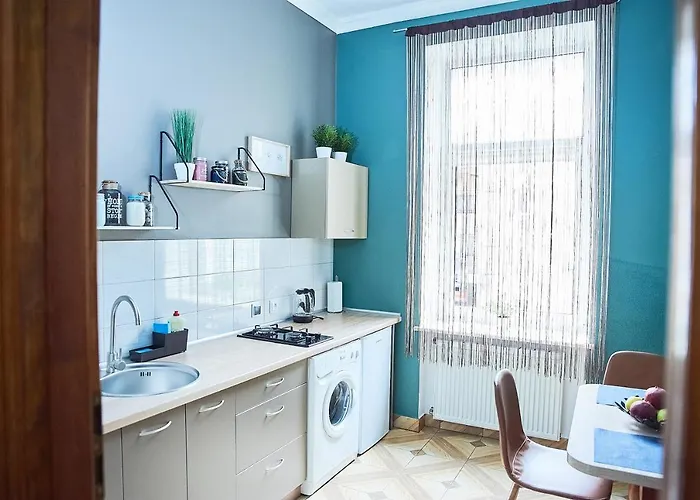 Cozy Apartment, 5mins To Opera *