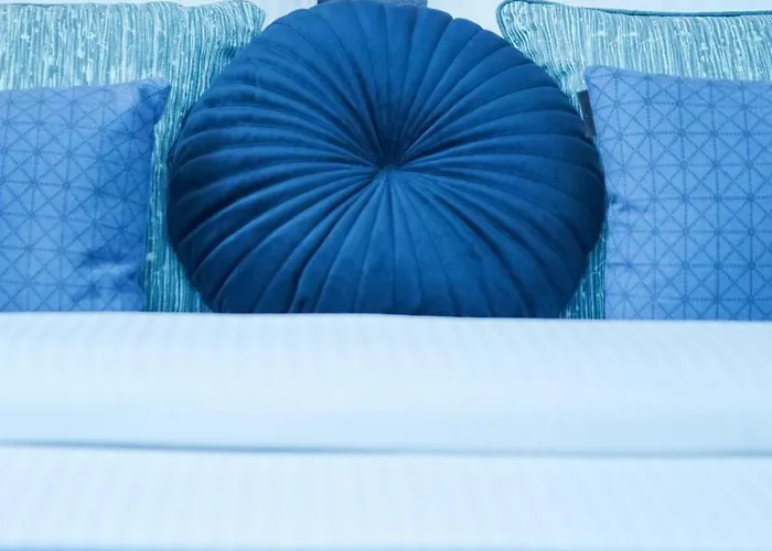 Cozy Apartment, 5mins To Opera *