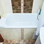 Cozy Apartment, 5mins To Opera Leópolis